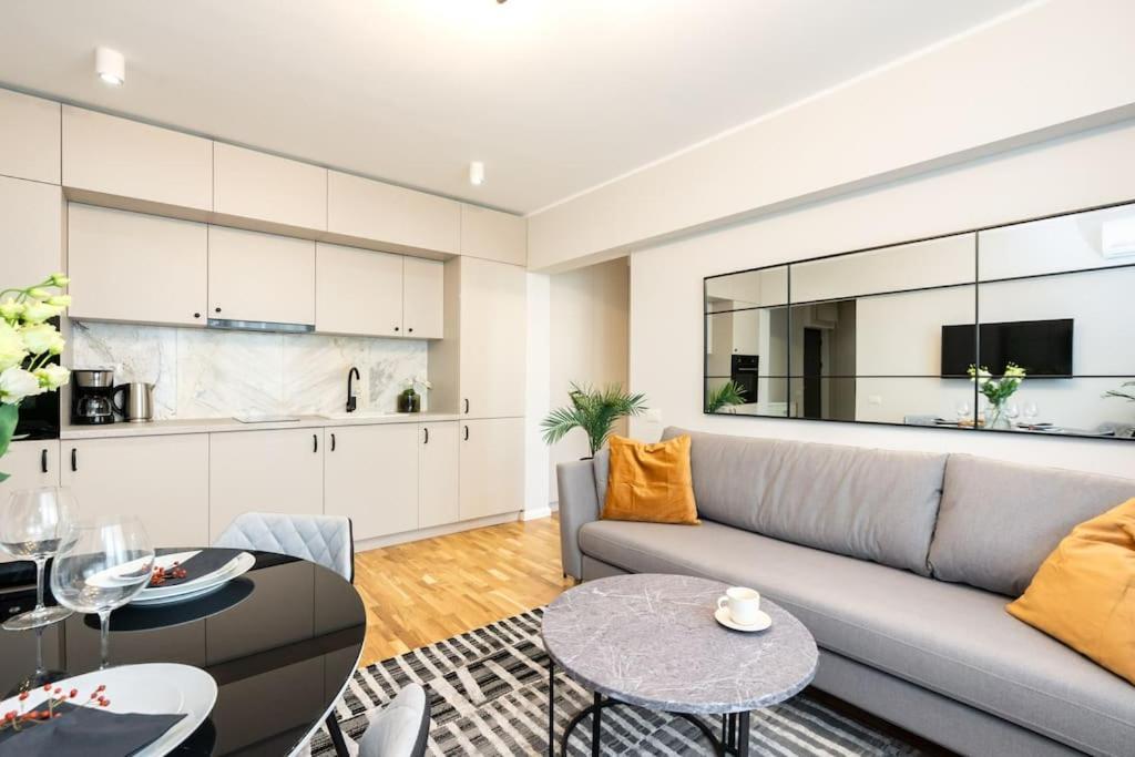 Sunny 2Br Flat - Top Location - Stunning Views Bucharest Exterior photo